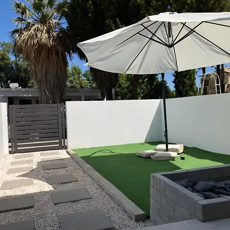 Argaka Seafront Retreat Steps From The Beach *